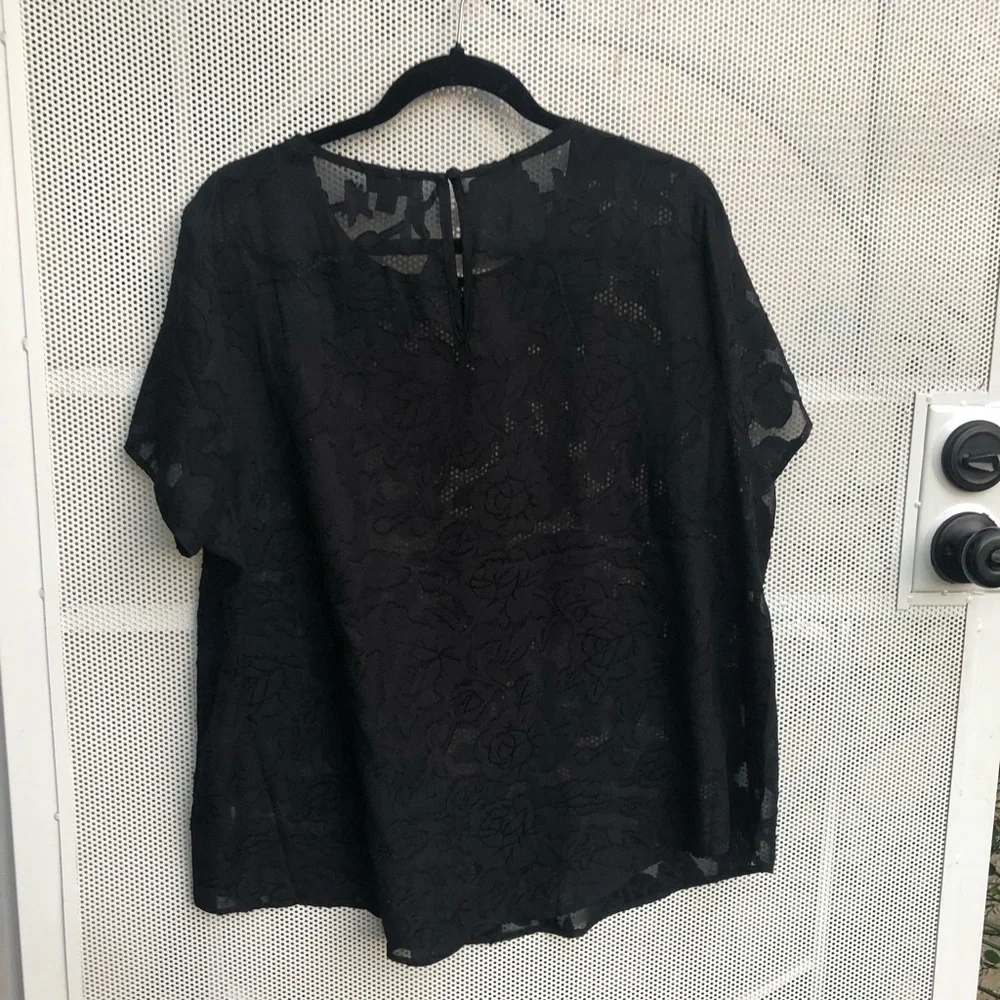 torrid Black Floral Lace Short Sleeve Blouse
